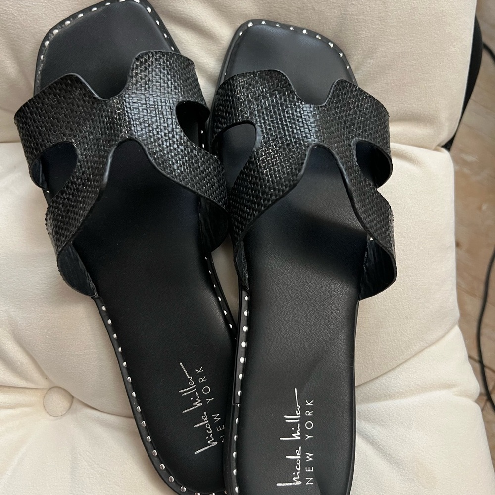 Nicole Miller Black Textured Women's Sandals